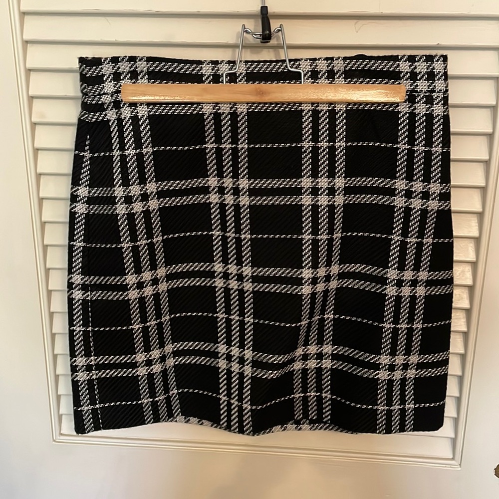 Plaid skirt. Black and white